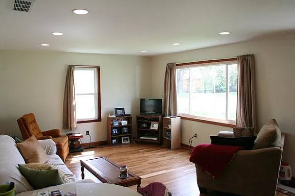 402 N Clark St — Photo 5