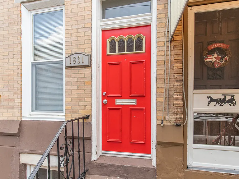 1631 S Lawrence St — Photo 1
