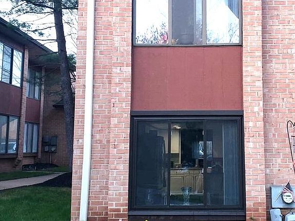 2nd image of 805 Stonybrook Dr #805