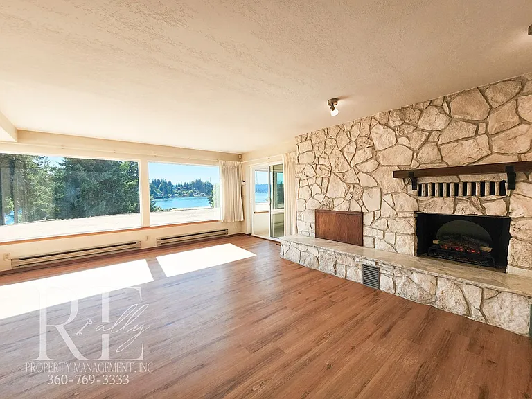 515 NW Heritage Ln — Photo 2