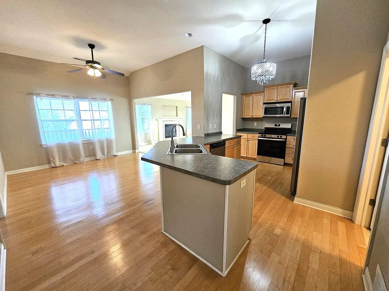 2 bed, 1470 sqft, $1,950 — Photo 4