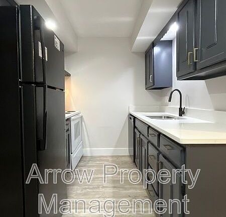 4th image of 1429 N 34th St #4