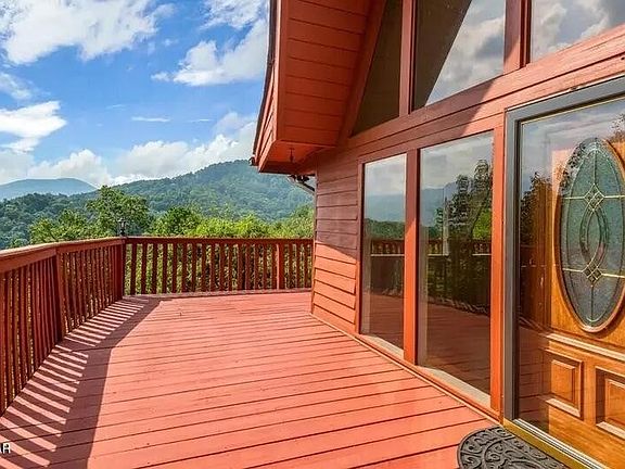 3rd image of 1109 Ski View Dr