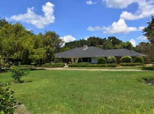 3707 W Forest Lake Dr, Sarasota, FL 34232