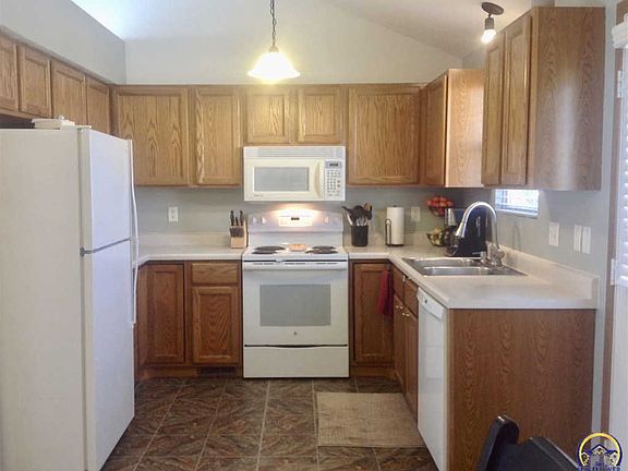 3rd image of 220 Park Dr