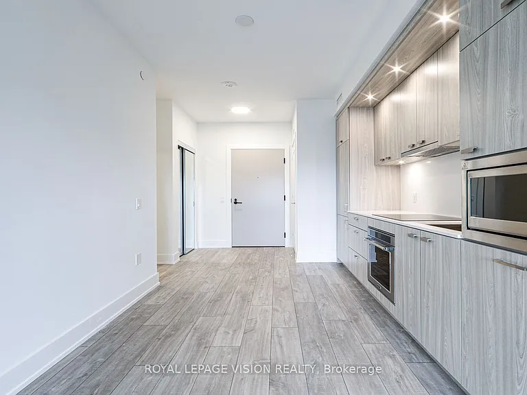 858 Dupont St #819 — Photo 9