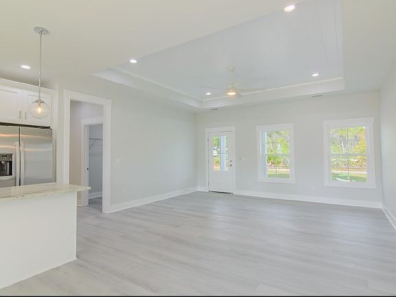 4th image of 333 Magnolia Ct