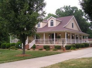 2802 Cromwell Rd, Greensboro, NC 27407