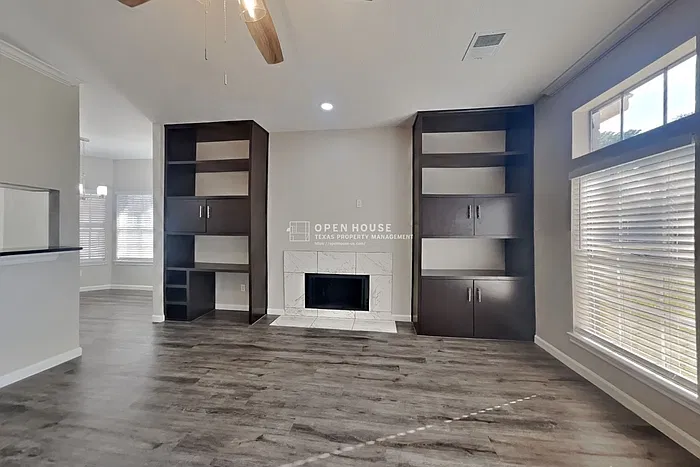 3 bed, 2.5 bath, 2674 sqft, $2,400 — Photo 4