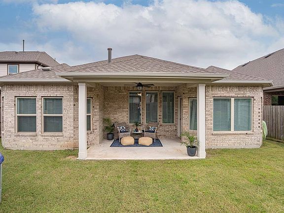 5th image of 11211 Bluewater Lagoon Cir