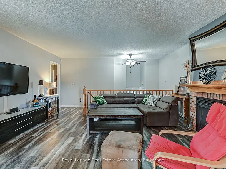 70 Nectarine Cres — Photo 6