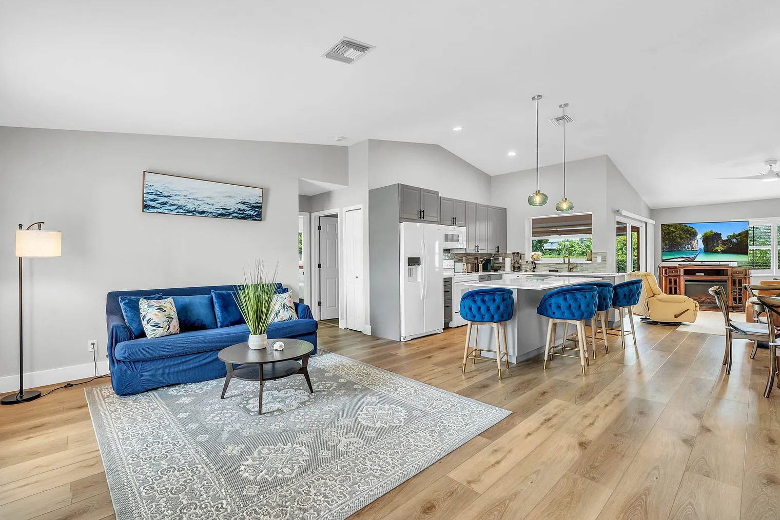 3 bed, 2.0 bath, 1496 sqft, $5,537 — Photo 2