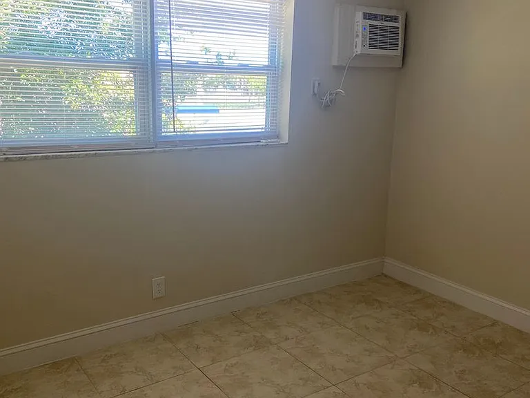 GEM COVE APARTMENTS — Photo 16
