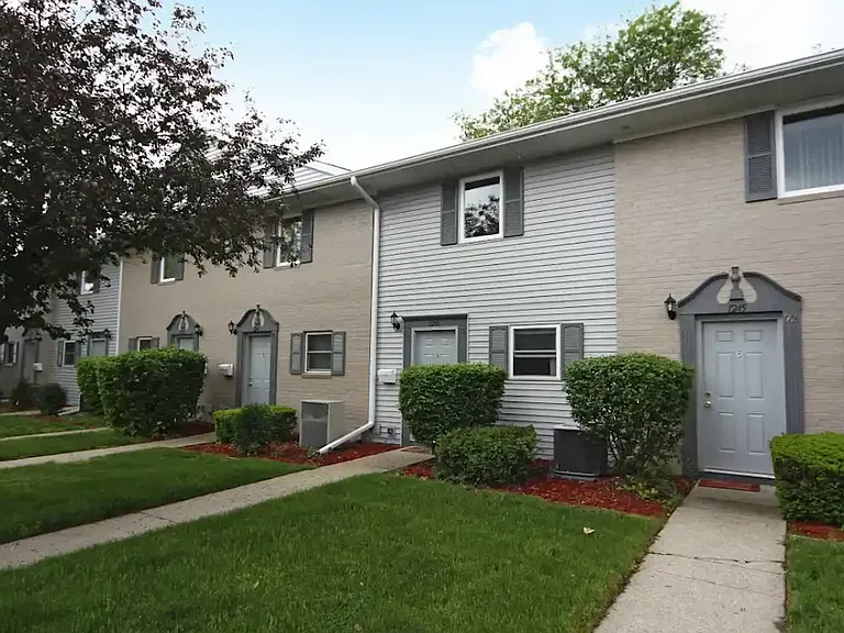 Walden Pond Condominiums — Photo 17