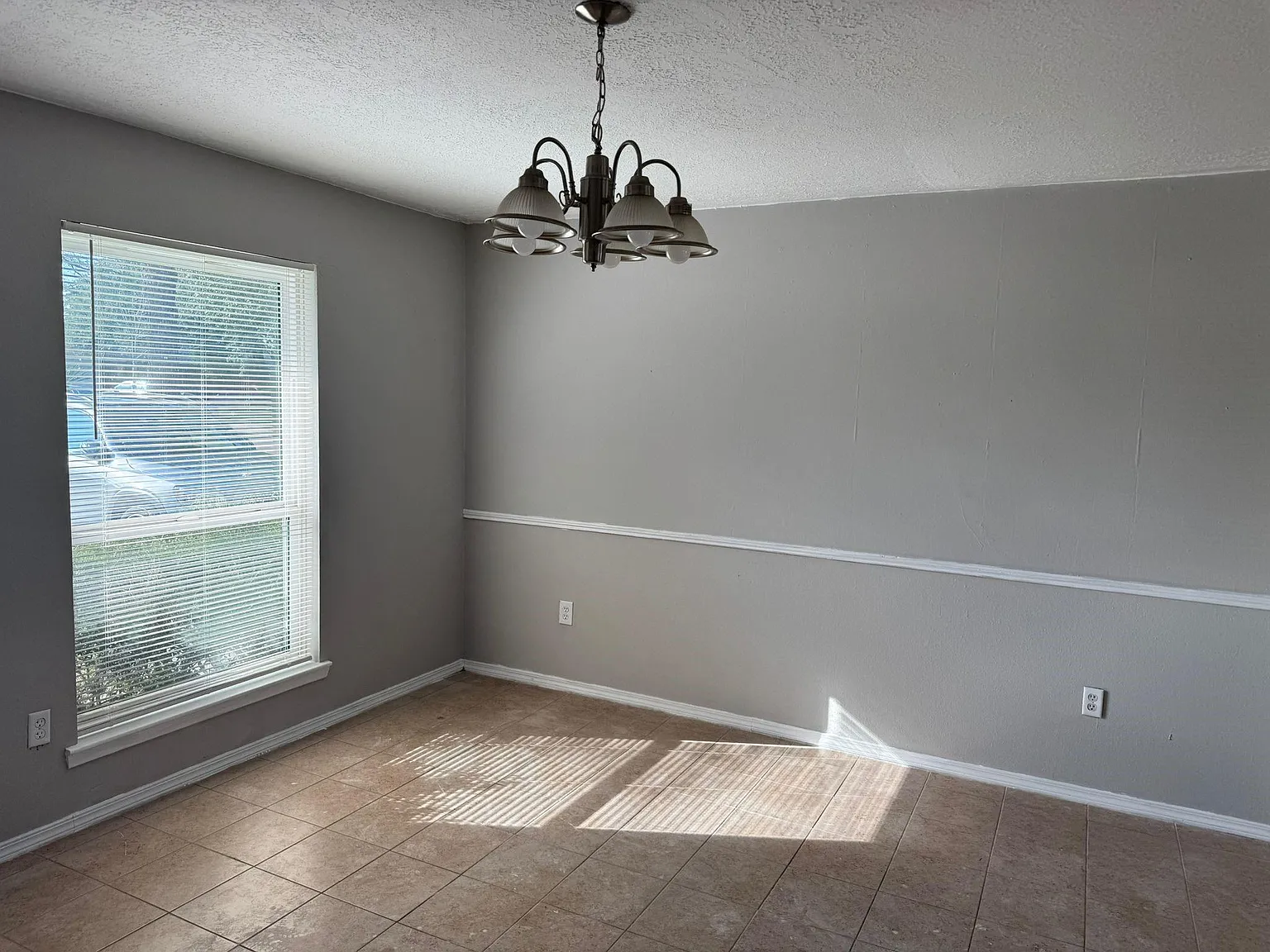 3 bed, 2.0 bath, 1209 sqft, $1,695 — Photo 3