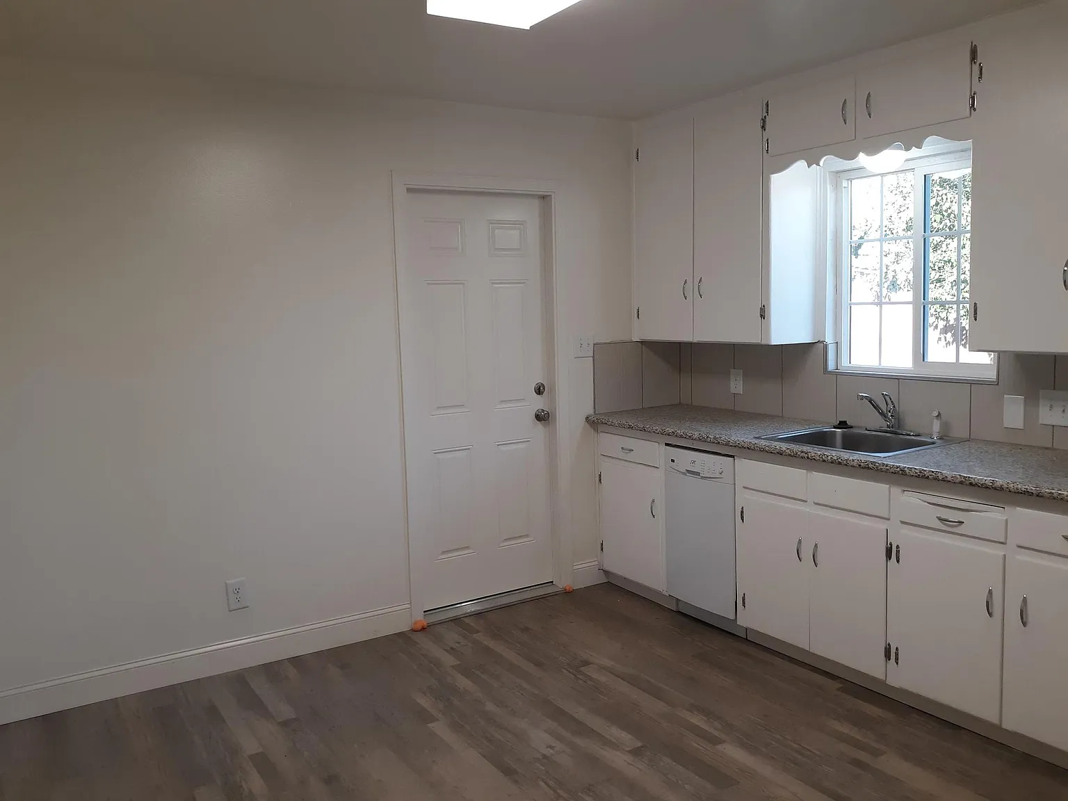 2 bed, 720 sqft, $1,550 — Photo 3
