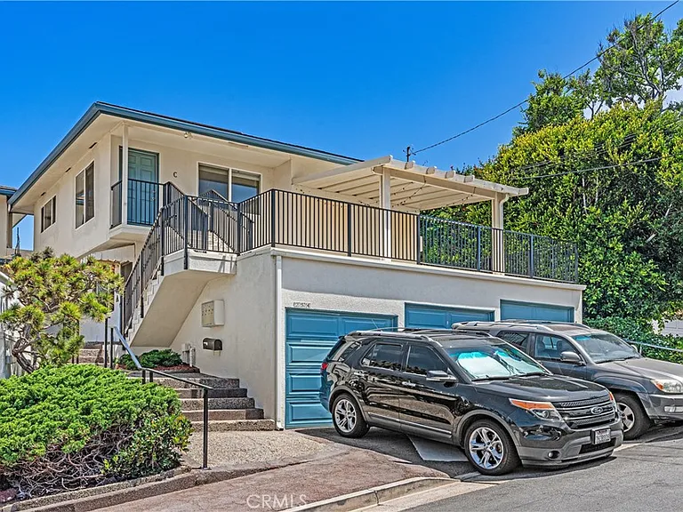 254 La Paloma #C — Photo 1