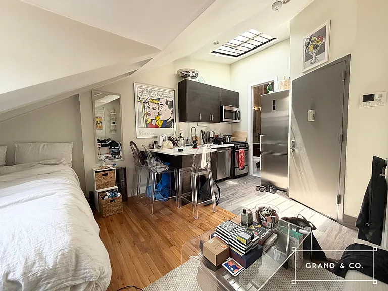 410 W 22nd St #5F — Photo 1
