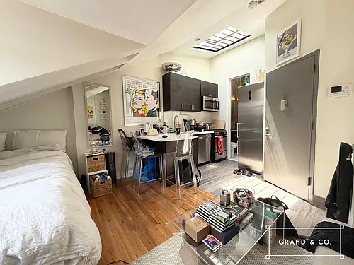 410 W 22nd St #5F Photo 1