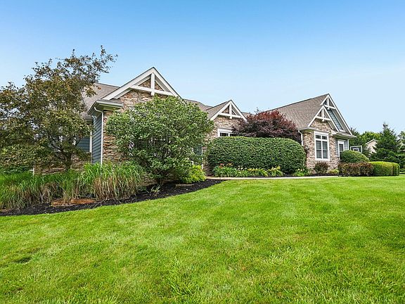 3rd image of 159 Stone Creek Dr