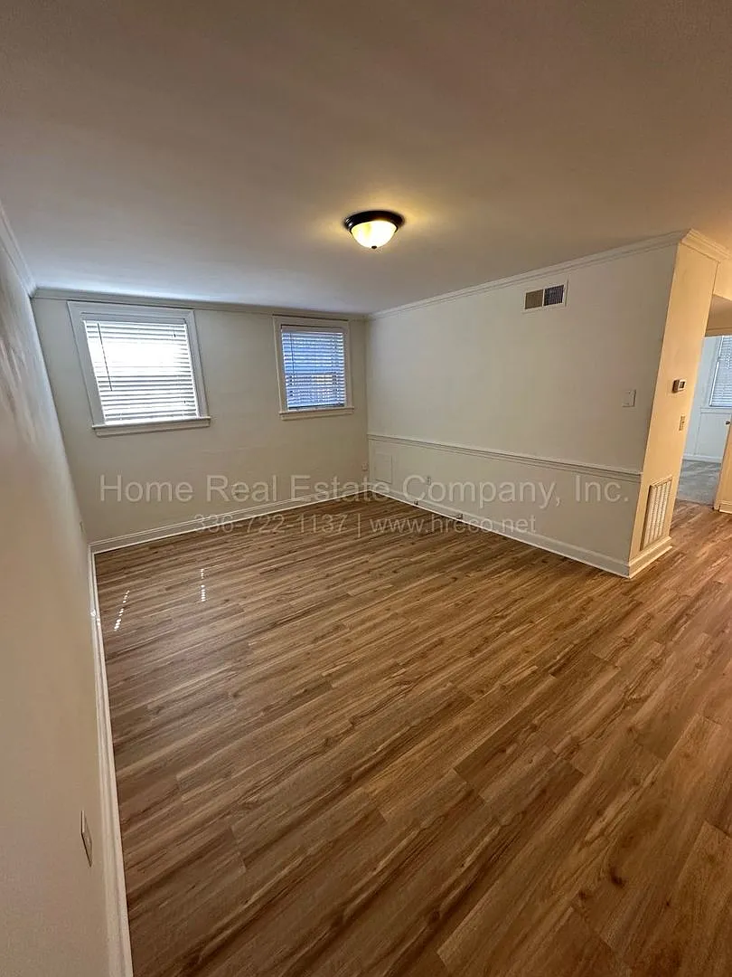 Colonial Arms Apartments | 807 West End Blvd Apt C-4 — Photo 2