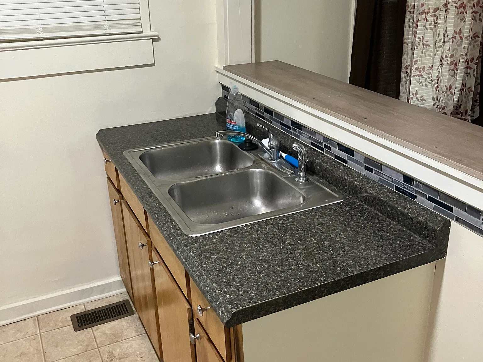 2 bed, 810 sqft, $1,200 — Photo 2