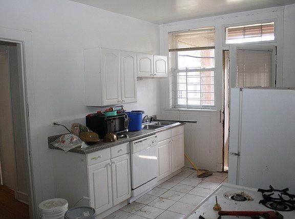 3rd image of 6144 N Lakewood Ave #2