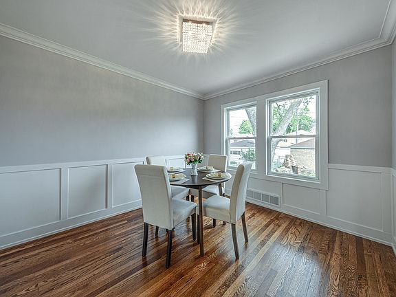 5th image of 3911 Gladys Ave