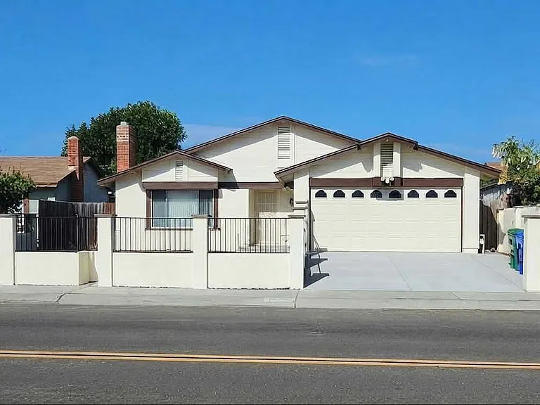 Front yard with fence.
