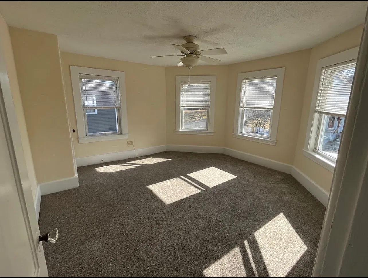 4 bed, 1300 sqft, $2,600 — Photo 4