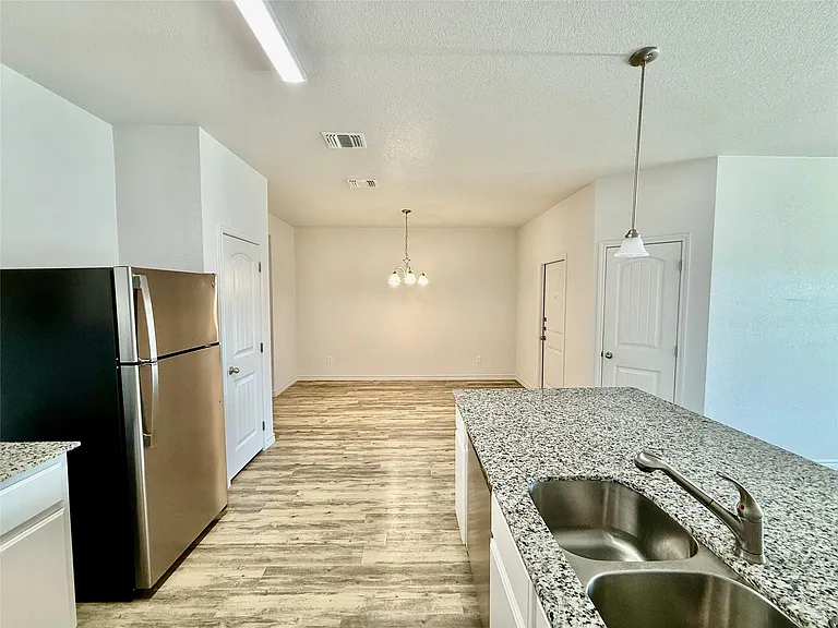 209 Dolphin Dr #B — Photo 5