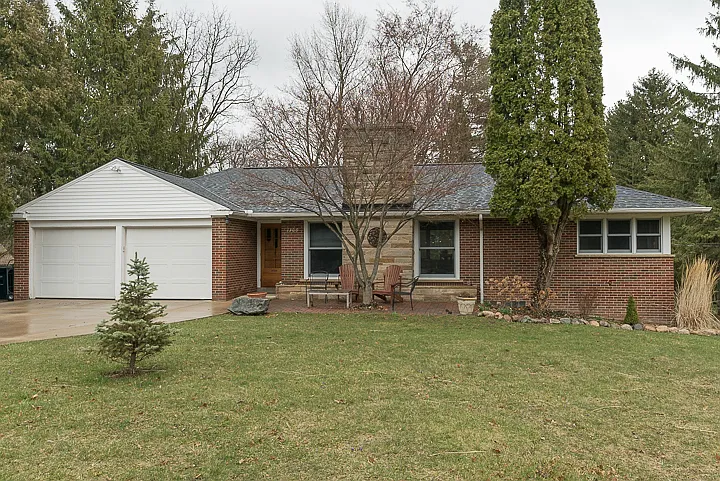 1306 Brooks St photo 1