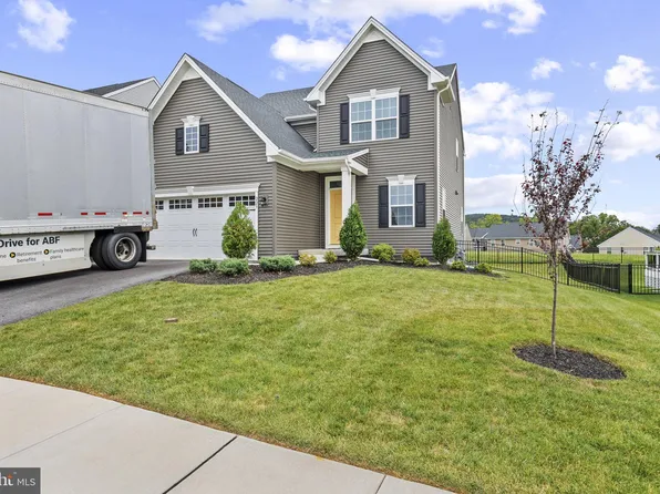 225 Chadsworth Way, York, PA 17402