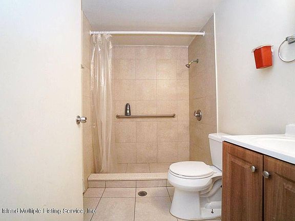 5th image of 18 Maple Ave #10302