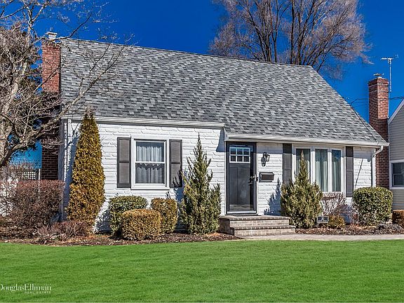 2nd image of 30 Nassau Ave