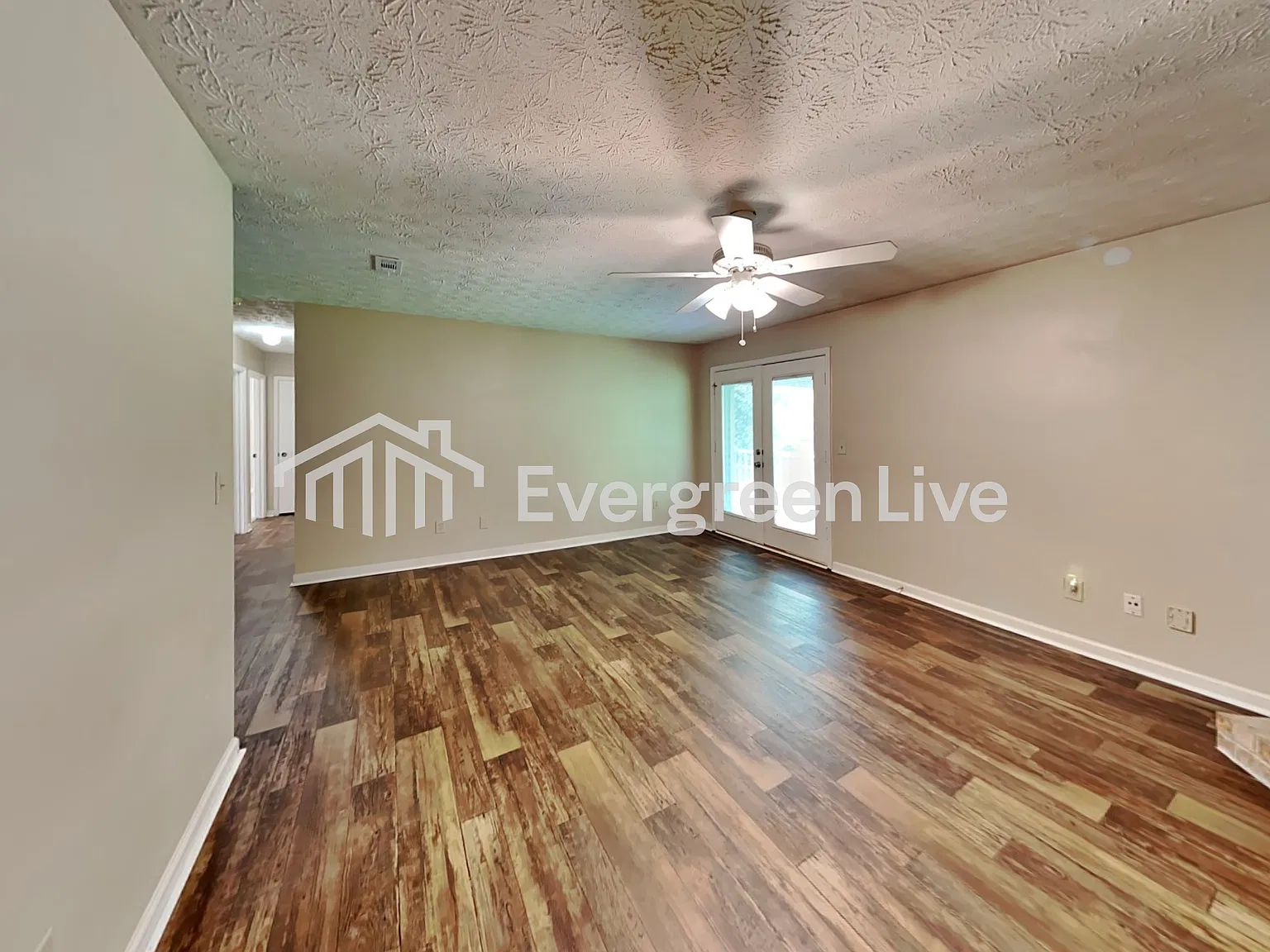 3 bed, 1.5 bath, 1198 sqft, $1,545 — Photo 3