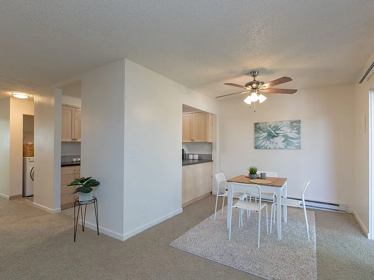 Parkhurst Apartments — Photo 8