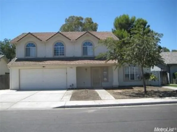 1041 Parkwood Dr, Los Banos, CA 93635