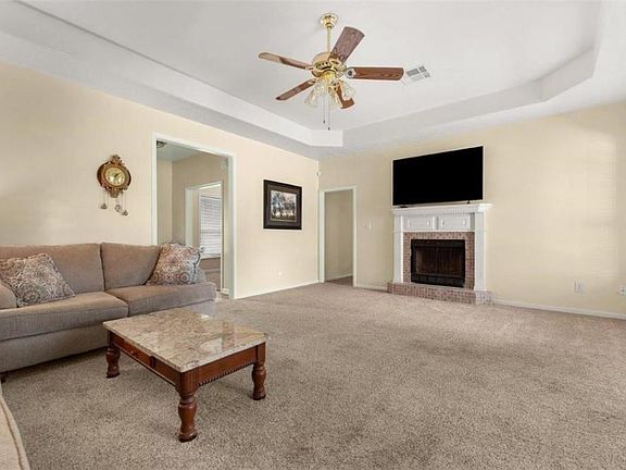 5th image of 517 Colonial Dr