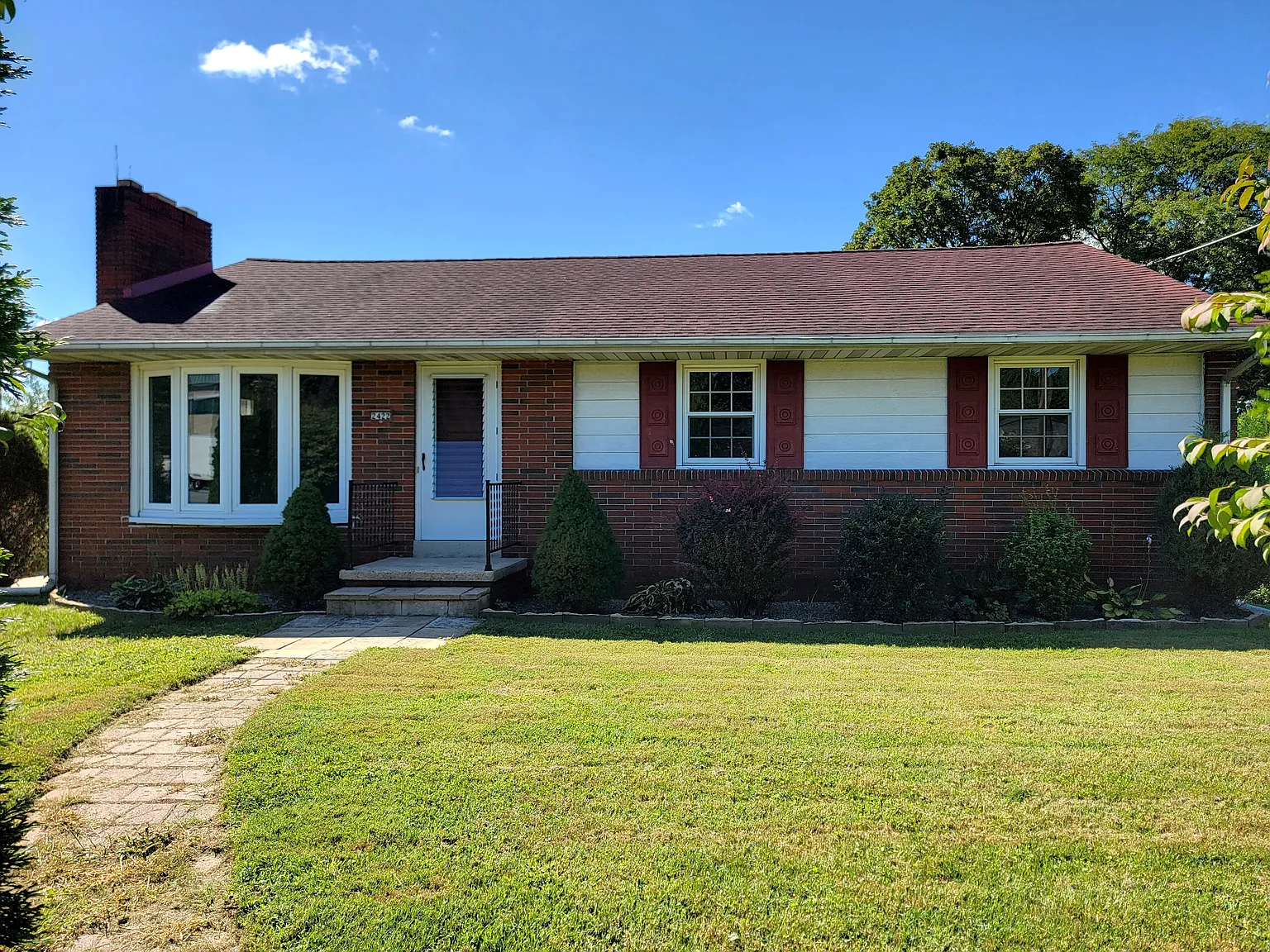 3 bed, 1232 sqft, $2,095 — Photo 1