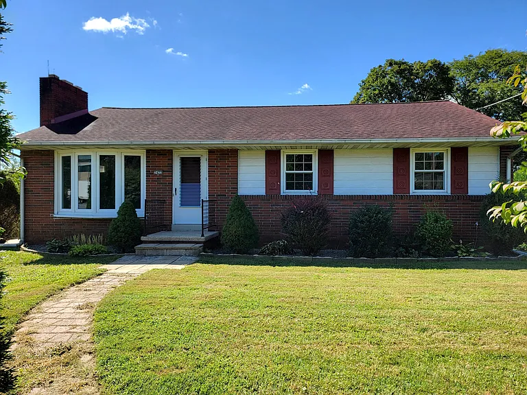 2422 New Holland Pike — Photo 1