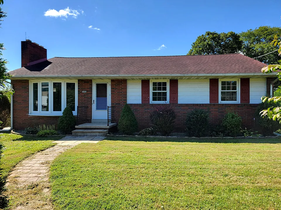 2422 New Holland Pike