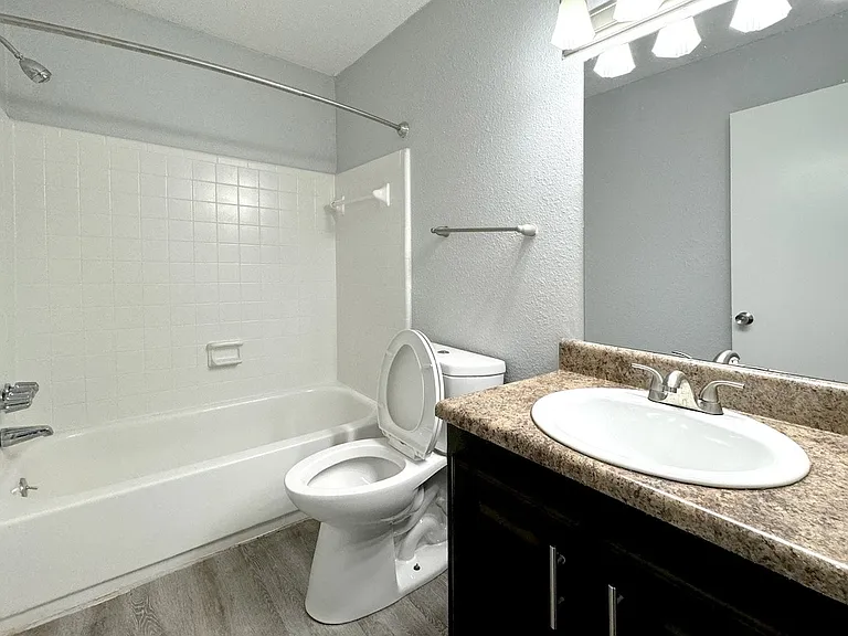 Ascot Place Apartments — Photo 45