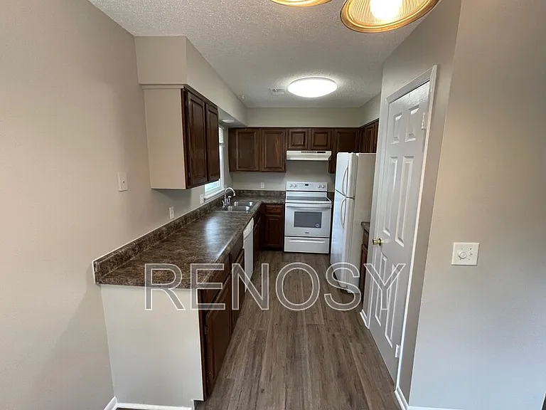 802 SE 10th St — Photo 7