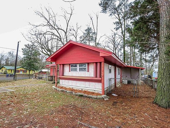 3rd image of 301 Oakwood Dr