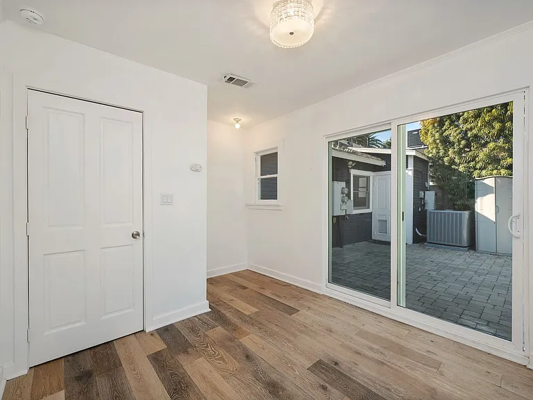 7715 Lexington Ave — Photo 21