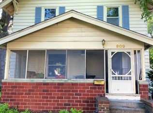 909 N B St, Indianola, IA 50125