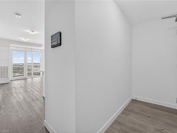 4th image of 461 Green Rd #809