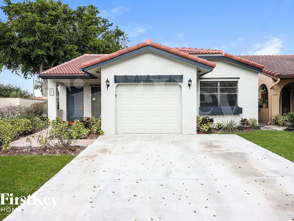 6657 NW 174th Ter