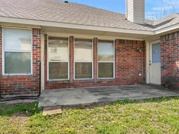 3rd image of 87 Hardwood Ln